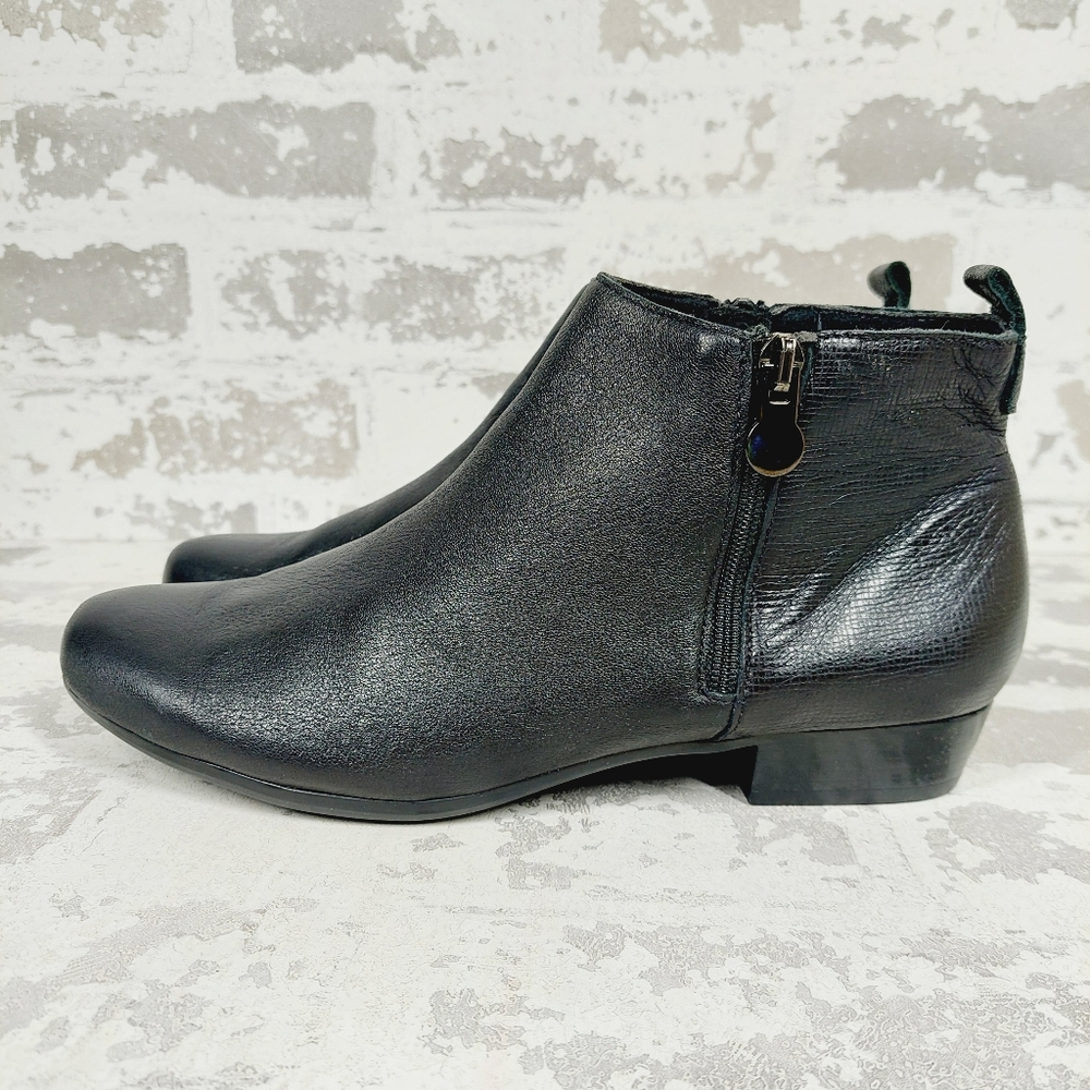 NEW Munro Black Leather Block Low Heel Side Zip Ankle Boots O755